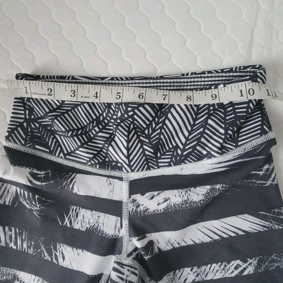 CLEARANCE!!!💥 Lululemon Wunder Under Crop II Size 2 Shady Palms Black Leggings - Picture 5 of 14